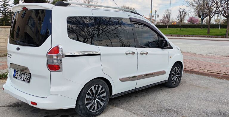 FORD TOURNEO COURIER