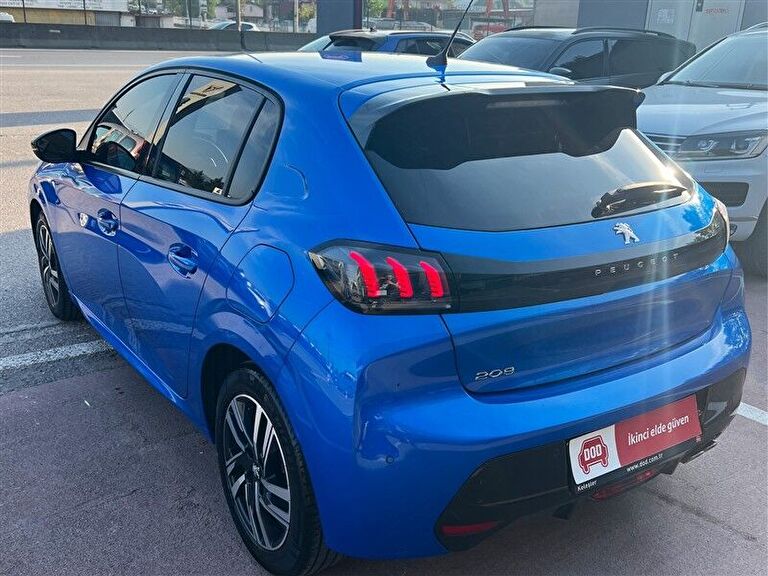 PEUGEOT 208