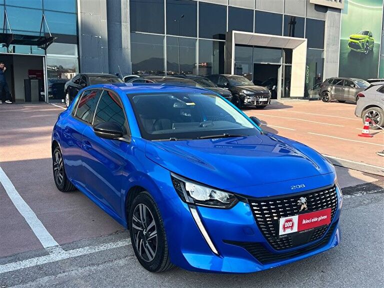 PEUGEOT 208