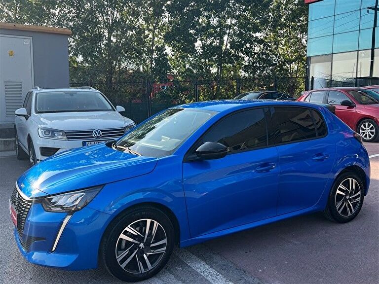PEUGEOT 208