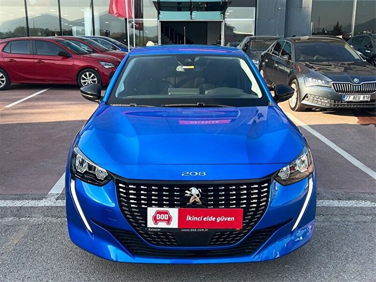 PEUGEOT 208