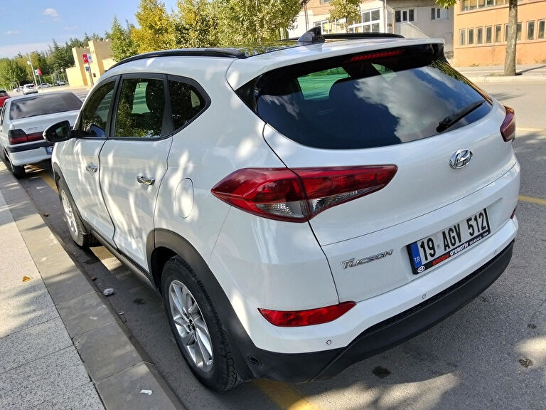 HYUNDAI TUCSON