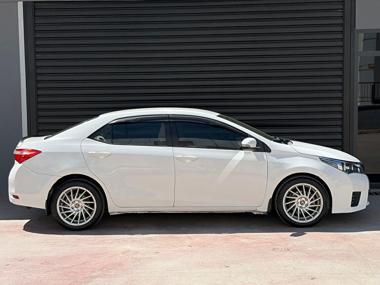TOYOTA COROLLA