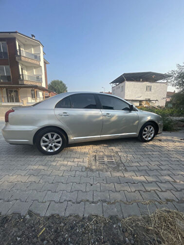 TOYOTA AVENSIS
