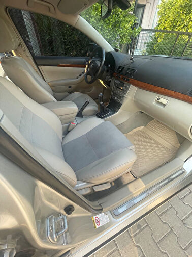 TOYOTA AVENSIS