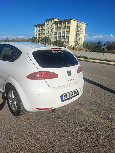 SEAT LEON