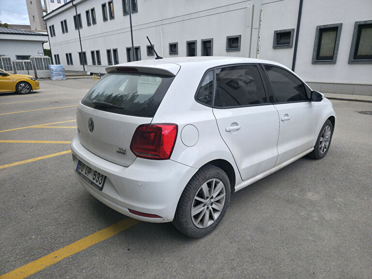 VOLKSWAGEN POLO