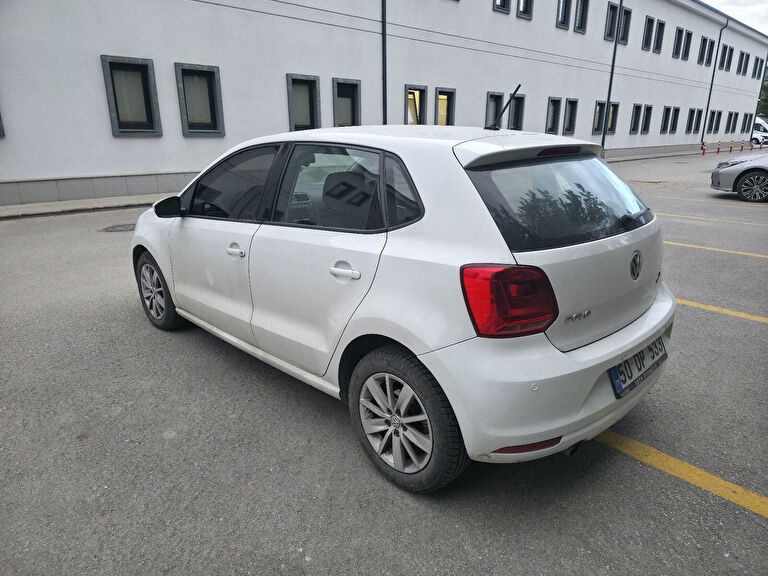 VOLKSWAGEN POLO