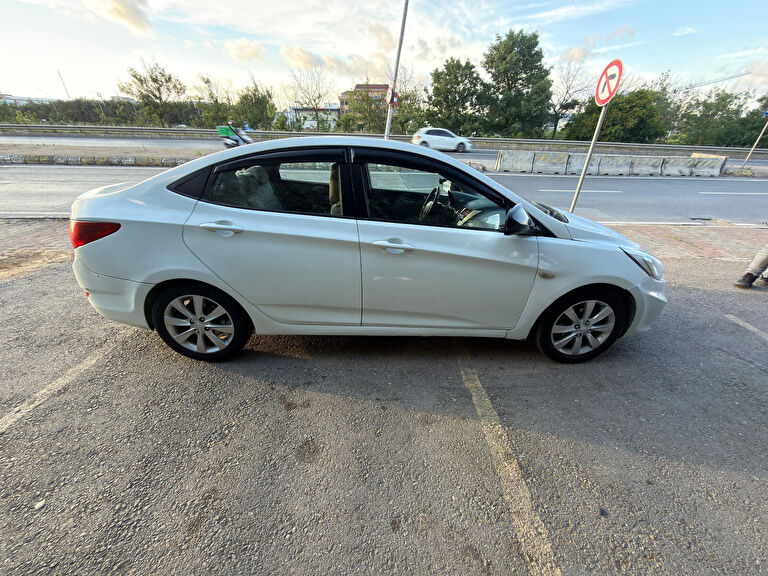 HYUNDAI ACCENT BLUE