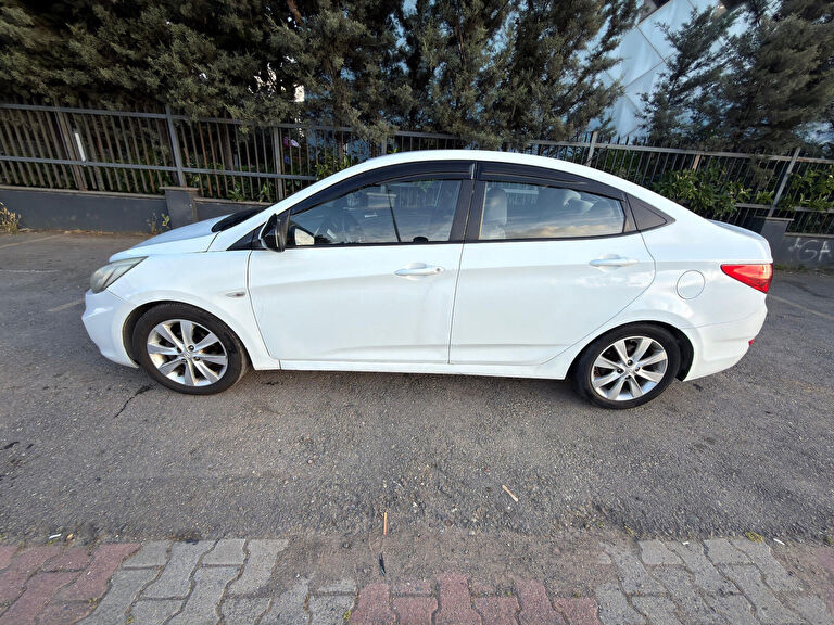 HYUNDAI ACCENT BLUE