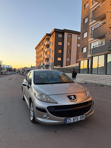 PEUGEOT 207