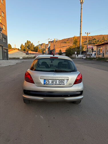 PEUGEOT 207
