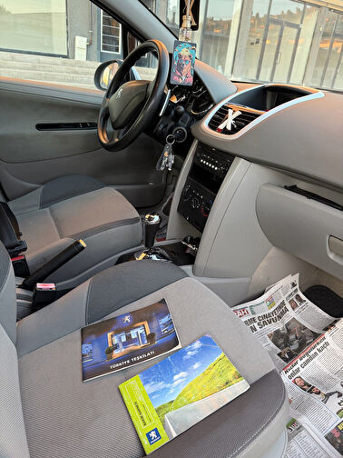 PEUGEOT 207