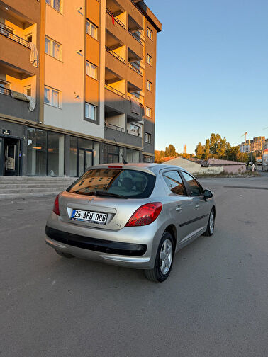 PEUGEOT 207