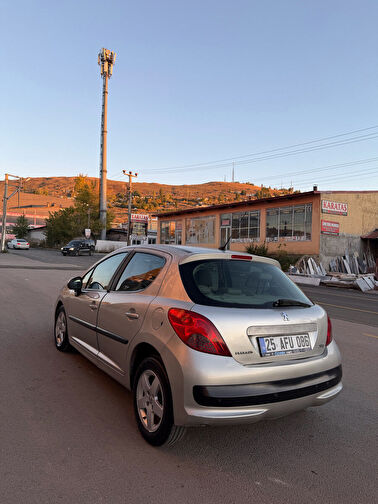 PEUGEOT 207