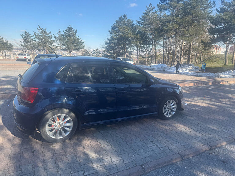 VOLKSWAGEN POLO