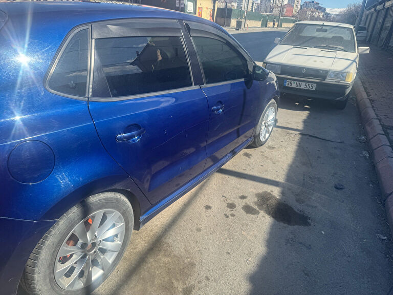 VOLKSWAGEN POLO