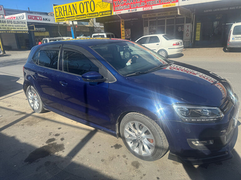 VOLKSWAGEN POLO