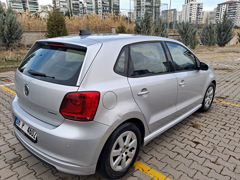 VOLKSWAGEN POLO