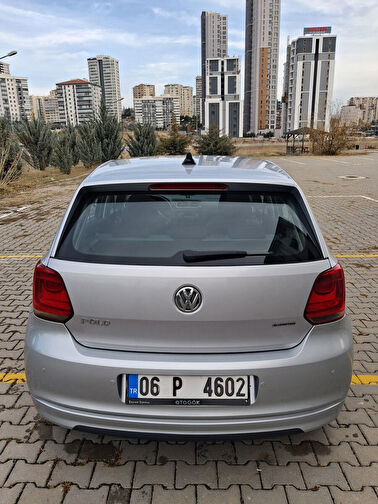 VOLKSWAGEN POLO