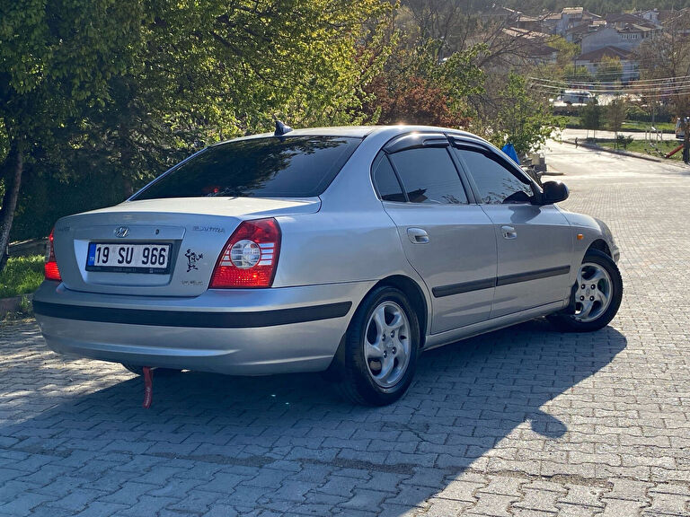 HYUNDAI ELANTRA