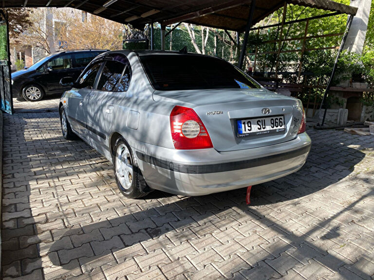 HYUNDAI ELANTRA