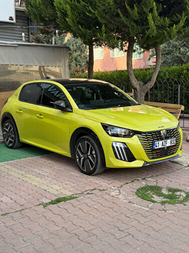 PEUGEOT 208