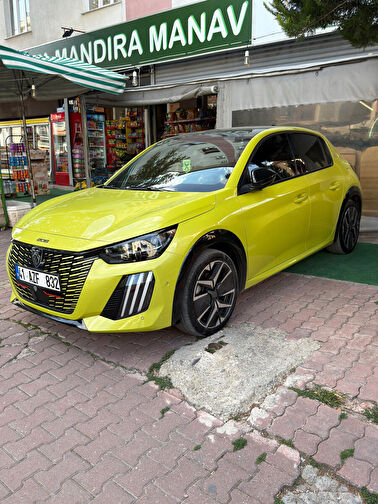 PEUGEOT 208