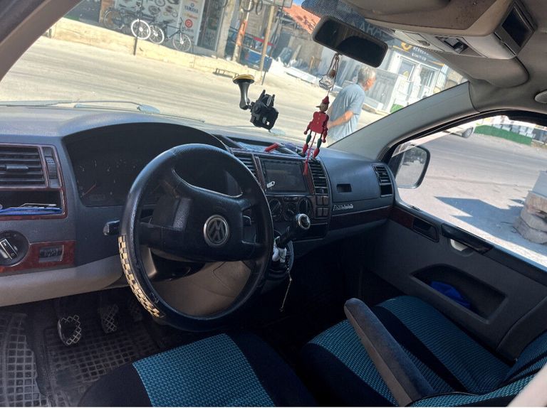 VOLKSWAGEN TRANSPORTER
