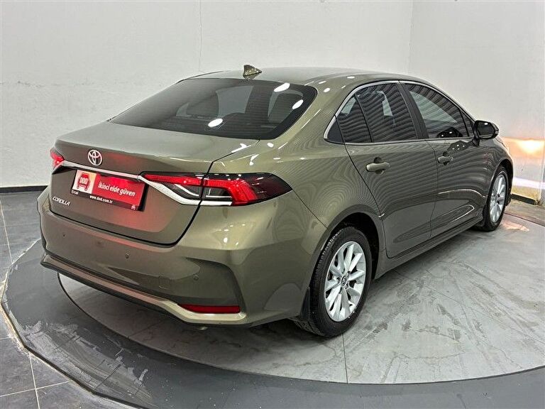 TOYOTA COROLLA