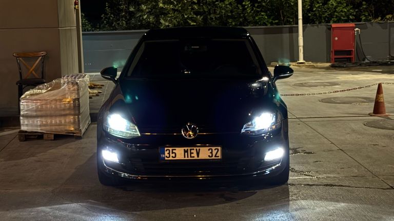 VOLKSWAGEN GOLF