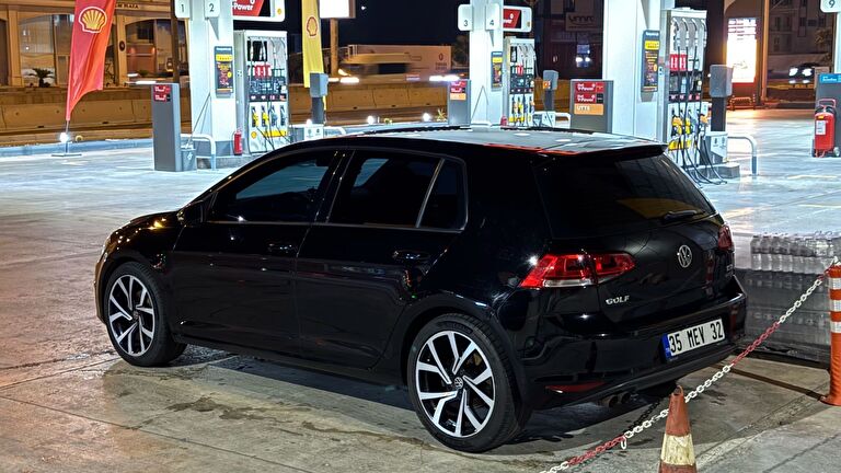 VOLKSWAGEN GOLF