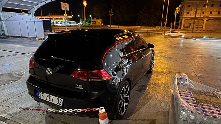 VOLKSWAGEN GOLF