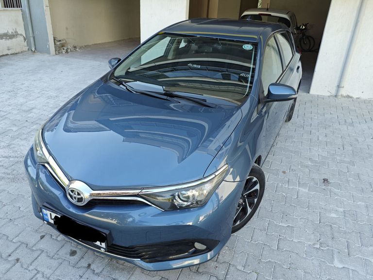 TOYOTA AURIS