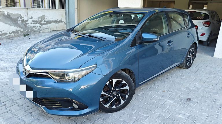 TOYOTA AURIS