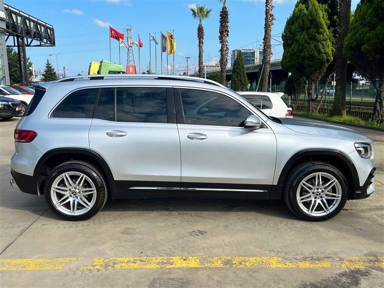 MERCEDES-BENZ GLB