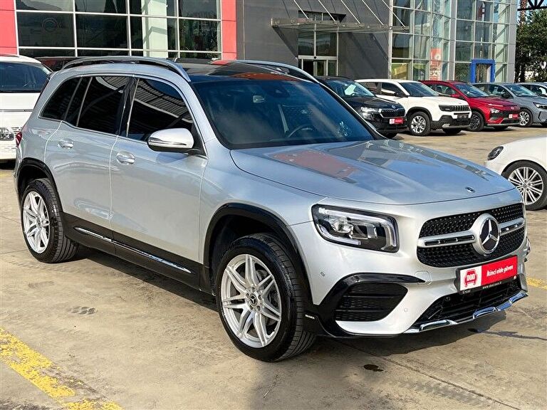 MERCEDES-BENZ GLB