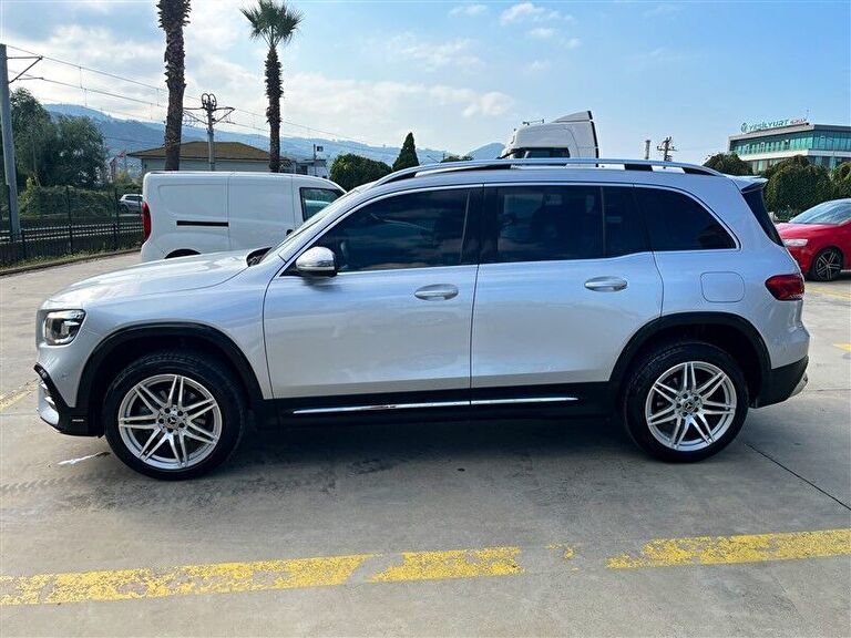 MERCEDES-BENZ GLB