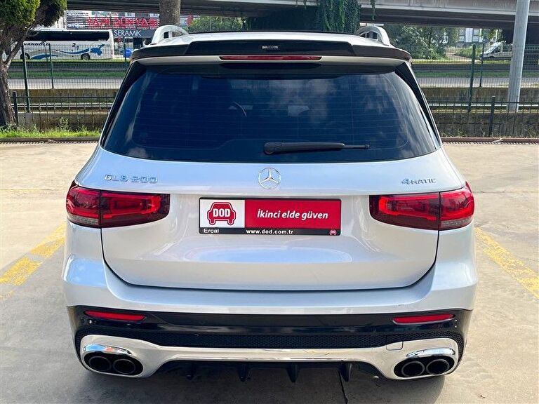 MERCEDES-BENZ GLB