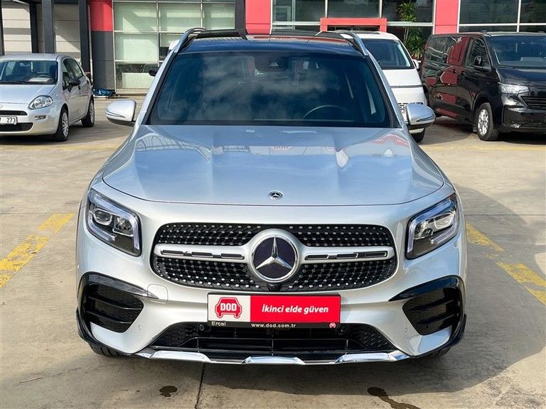 MERCEDES-BENZ GLB