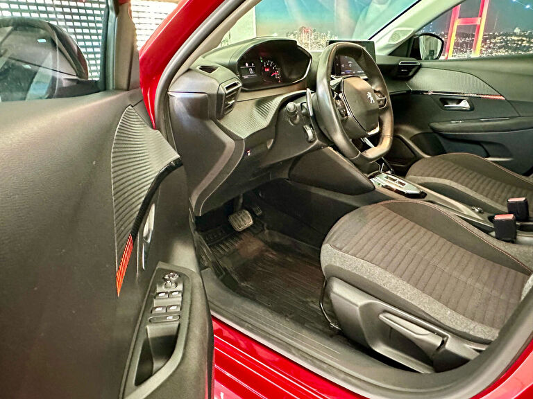 PEUGEOT 208