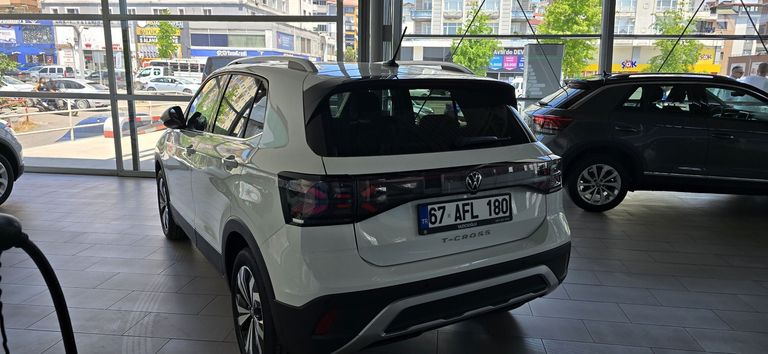 VOLKSWAGEN T-CROSS