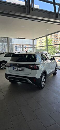 VOLKSWAGEN T-CROSS