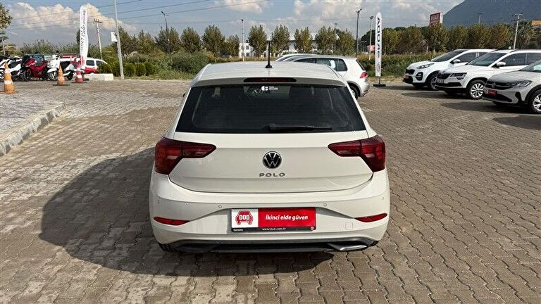 VOLKSWAGEN POLO