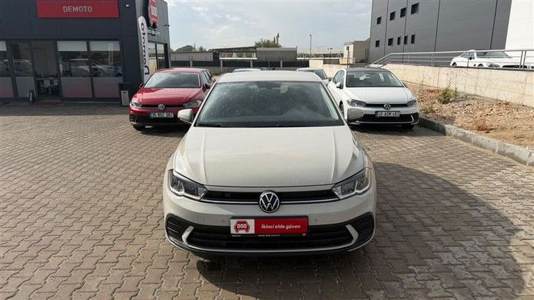 VOLKSWAGEN POLO