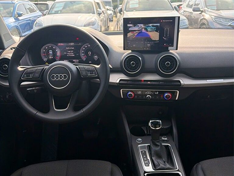 AUDI Q2