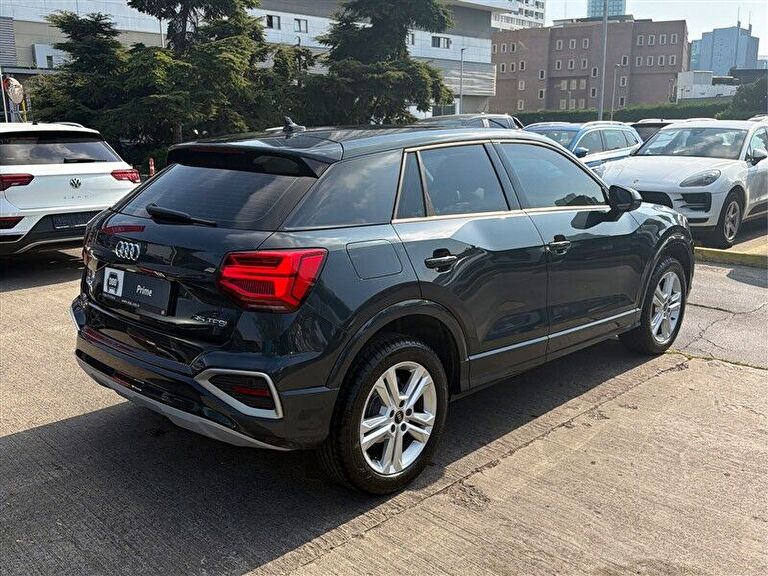 AUDI Q2