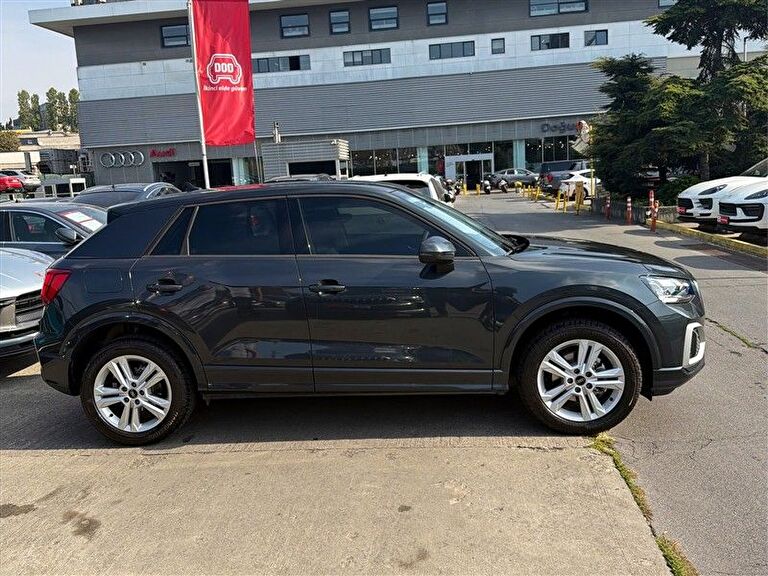 AUDI Q2