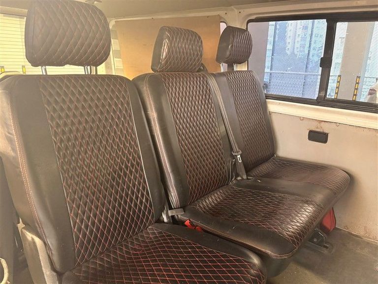 VOLKSWAGEN TRANSPORTER