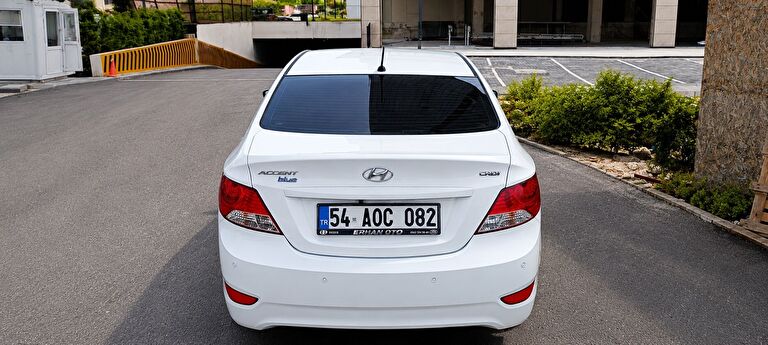 HYUNDAI ACCENT BLUE